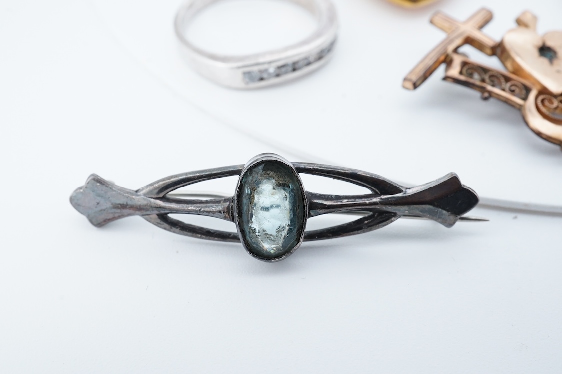 A small group of sterling, white metal and and other jewellery, including a charm bracelet, frog brooch, etc.